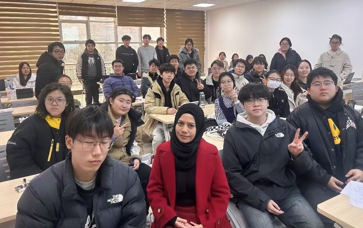 The author (second from left) with her Chinese students