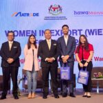 (dari kiri) Encik Shah Nizam Ahmad, Timbalan Pengarah MATRADE bekas Pesuruhjaya Perdagangan MATRADE di Tokyo dan Chennai_ Saovanee Chan-Somchit, Ketua Pembangunan Perniagaan di Shopee Malaysia_ Enci