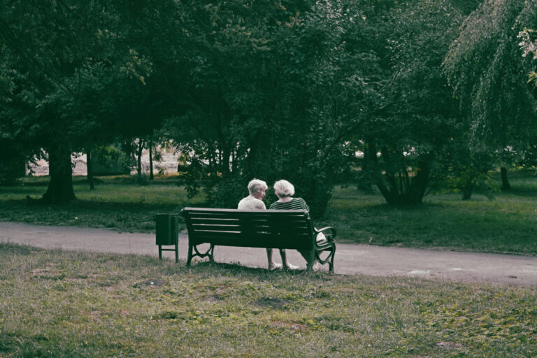 Photo of elderly couple by Anhelina Osaulenko - Unsplash