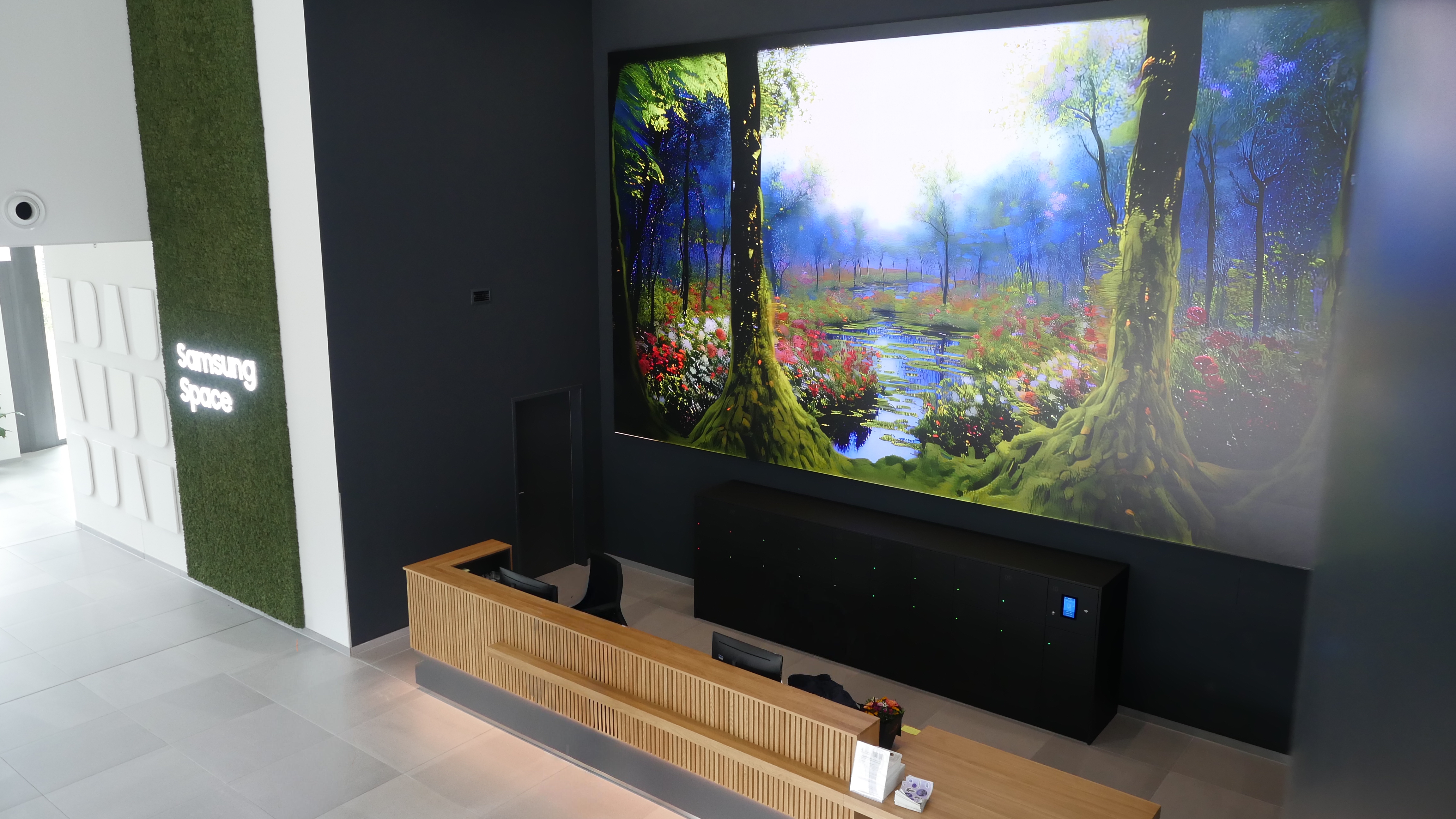 Samsung The Wall - Code of Nature