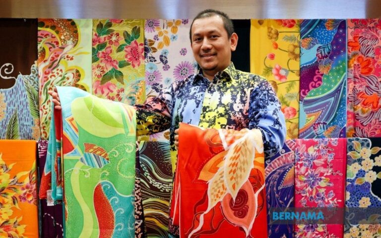 Batik Malaysia oleh BERNAMA