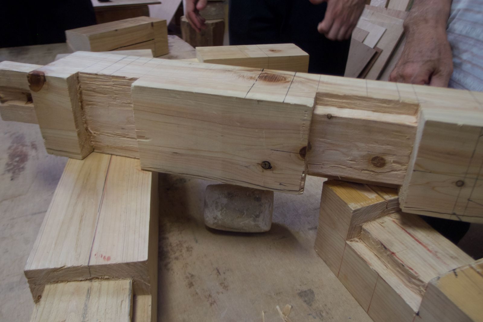 Contoh kigumi dalam pertukangan kayu Jepun. Gambar oleh penulis