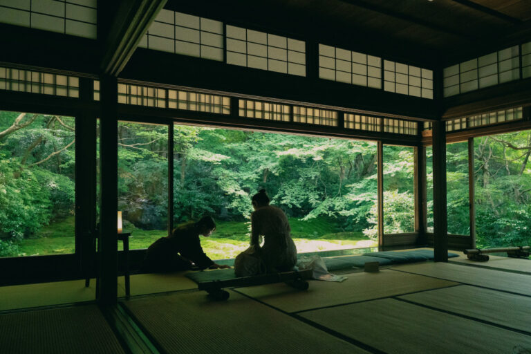 Japanese tea ceremony by Ayumi Kubo - Unsplash
