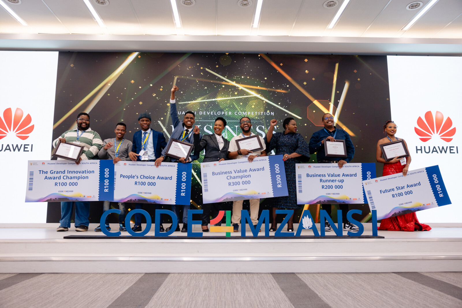 768161-The-winners-at-the-Huawei