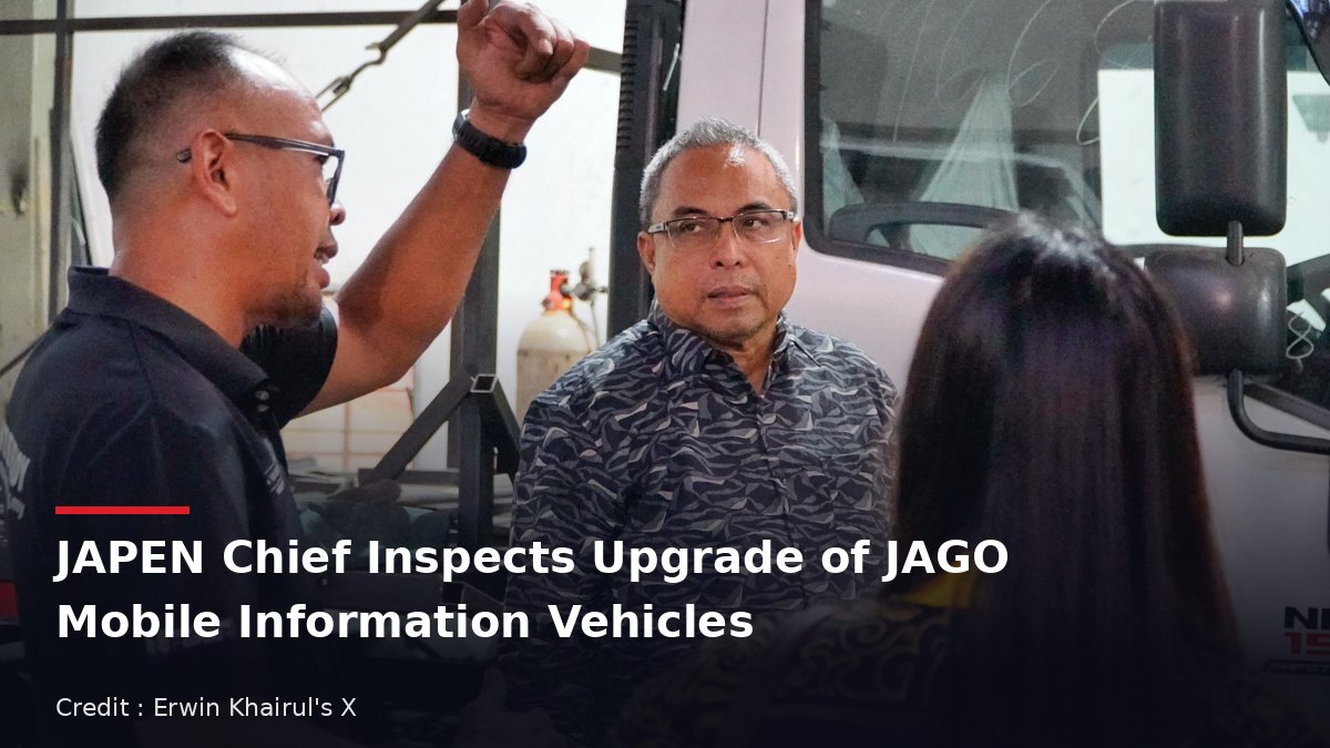 JAPEN Director-General Erwin Khairul Ahmad with technicians at the JAGO vehicle upgrade site in Hulu Langat