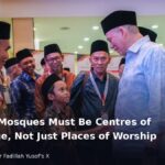 Deputy Prime Minister Datuk Amar Fadillah Yusof greets participants at the Sarawak mosque management conference in Sibu