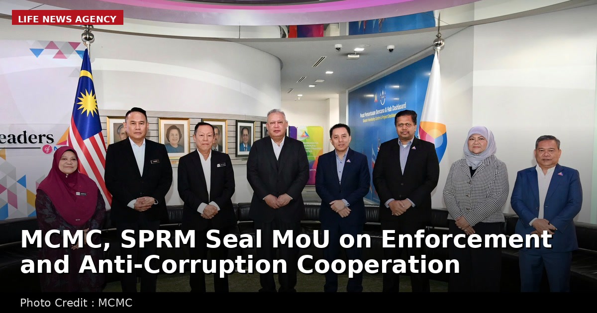 MCMC and SPRM officials at MoU ceremony in Cyberjaya. Photo Credit: MCMC